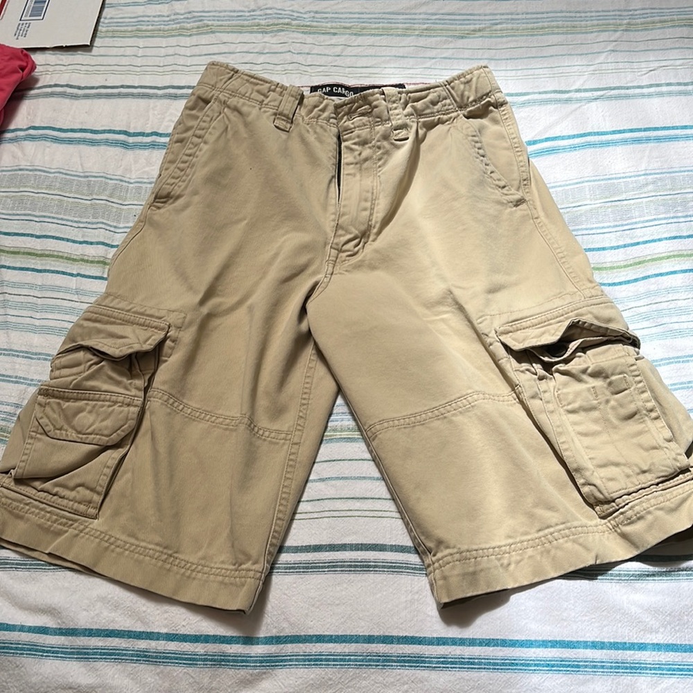 Boy’s Gap cargo shorts in khaki